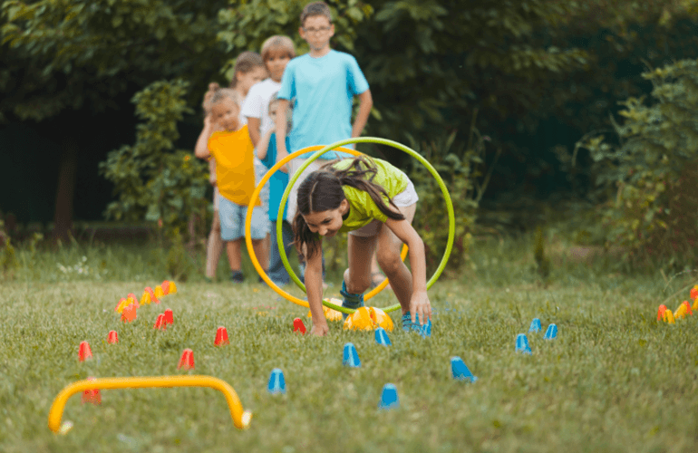 Kids playing party games in a garden.